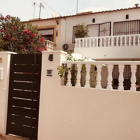 Salinas Apartment *